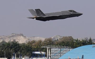Συναγερμός στη Μεσόγειο: Έξι βρετανικά F-35 προσγειώθηκαν εσπευσμένα στην Κύπρο