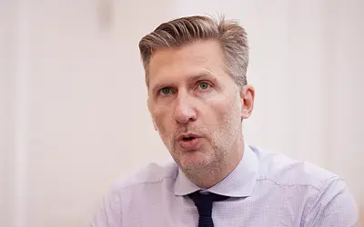 Άκης Σκέρτσος στο στόχαστρο: Αντιδράσεις για το «ηλιοβασίλεμα σε συρτάρι»!