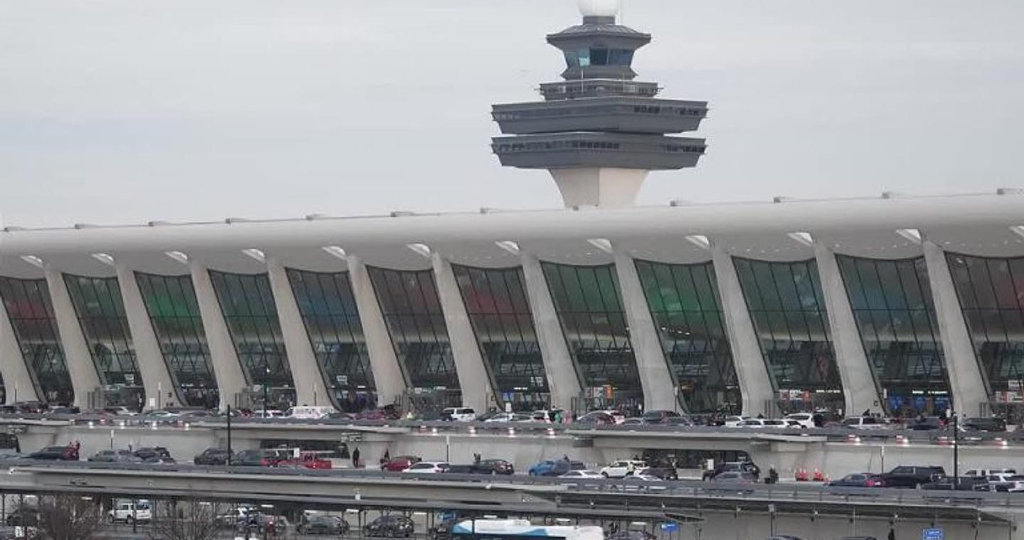 ΗΠΑ: Ο Τραμπ ζητά να δοθεί το όνομά του σε σιδηροδρομικό σταθμό και αεροδρόμιο για να αποδεσμεύσει κονδύλια