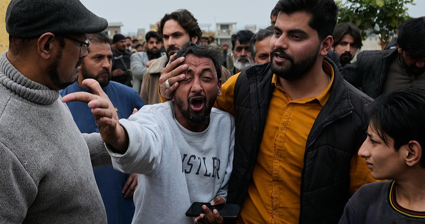 Μακελειό από επίθεση αυτοκτονίας σε τέμενος στο Πακιστάν: Αυξήθηκαν στους 31 οι νεκροί, πάνω από 169 οι τραυματίες