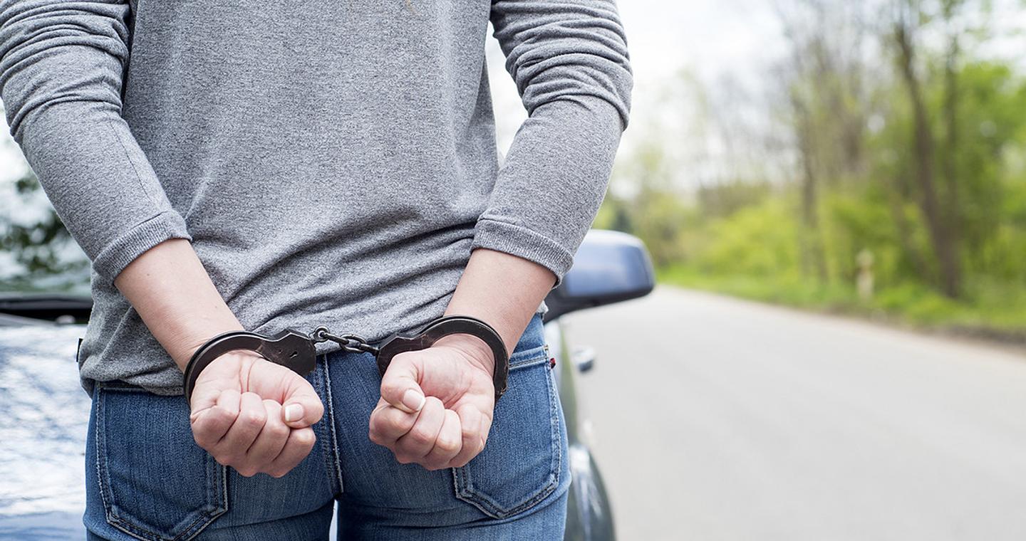 Σοκ στον Βόλο: Μητέρα τριών παιδιών κατηγορείται για κατοχή πορνογραφικού υλικού με την 7χρονη κόρη της