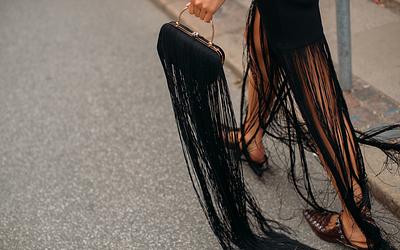 Η απόλυτη τάση του 2026: Η φούστα που αλλάζει τα πάντα στη μόδα