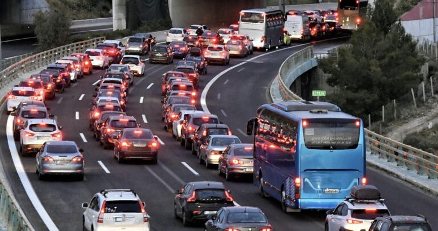 Επιστρέφουν σταδιακά οι αδειούχοι του καλοκαιριού – Σε ισχύ μέτρα της τροχαίας για τη διευκόλυνση των οδηγών