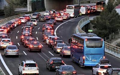 Επιστροφή στην Αττική: Ομαλή ροή και αυξημένη κίνηση στα διόδια