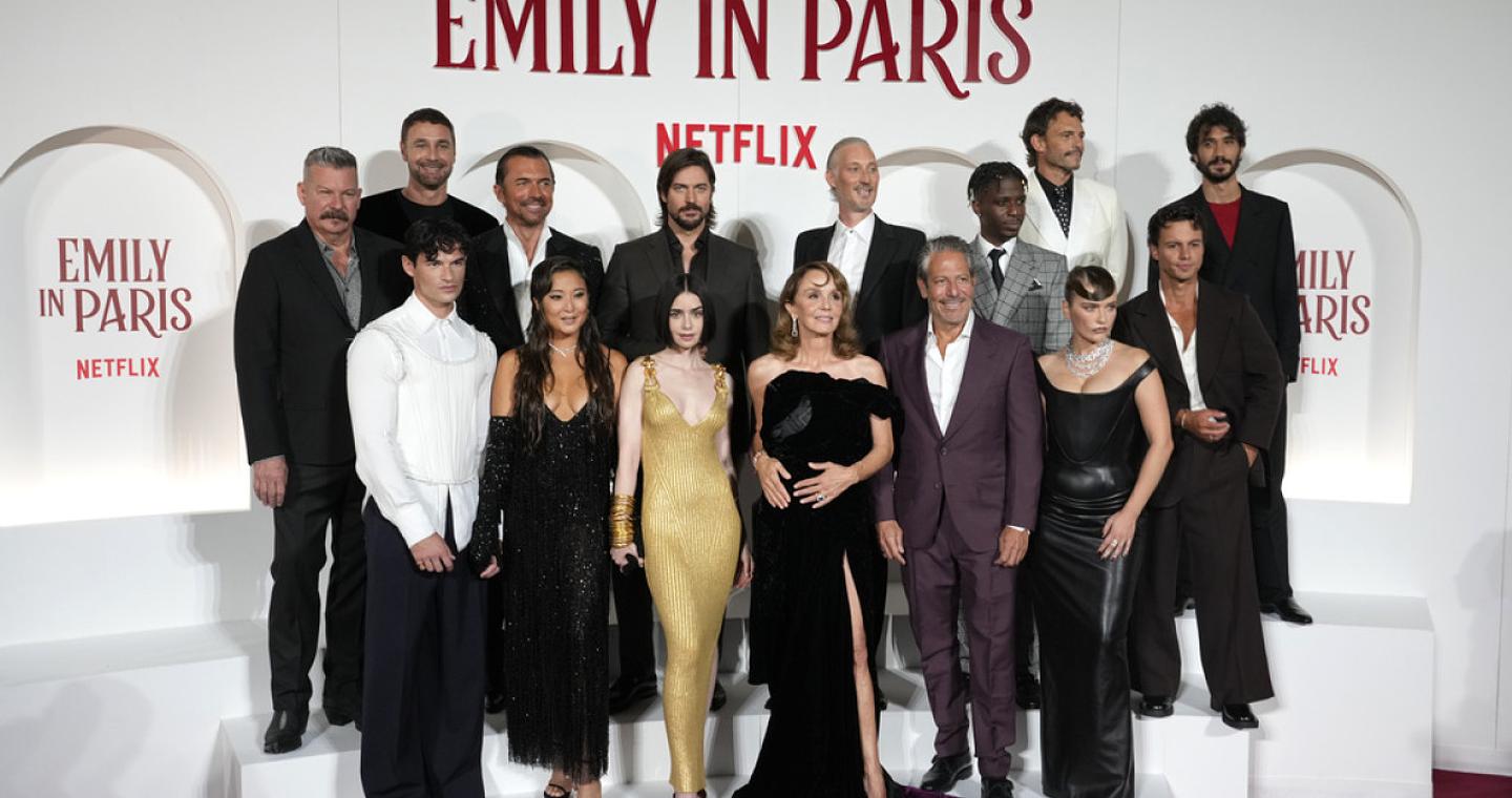 Emily in Paris: Πέθανε ο βοηθός σκηνοθέτη κατά τη διάρκεια γυρισμάτων