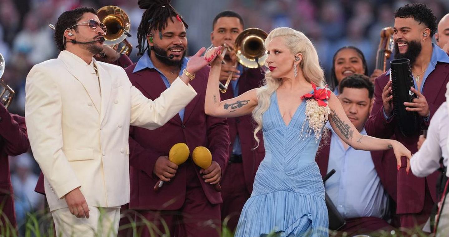 Bad Bunny στο Super Bowl: Όλα τα ηχηρά μηνύματα και οι κρυφοί συμβολισμοί πίσω από την viral εμφάνισή του