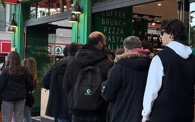 Δωρεάν πίτσα για όλους: Η κίνηση που προκάλεσε απίστευτες ουρές