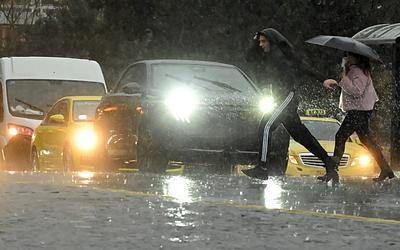 Τι αλλάζει στον καιρό: Πού θα χτυπήσουν ισχυρές βροχές και καταιγίδες