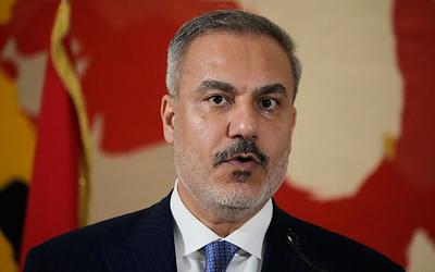 Χακάν Φιντάν: Οι «δημιουργικές λύσεις» και τα πυρά στον Νίκο Δένδια