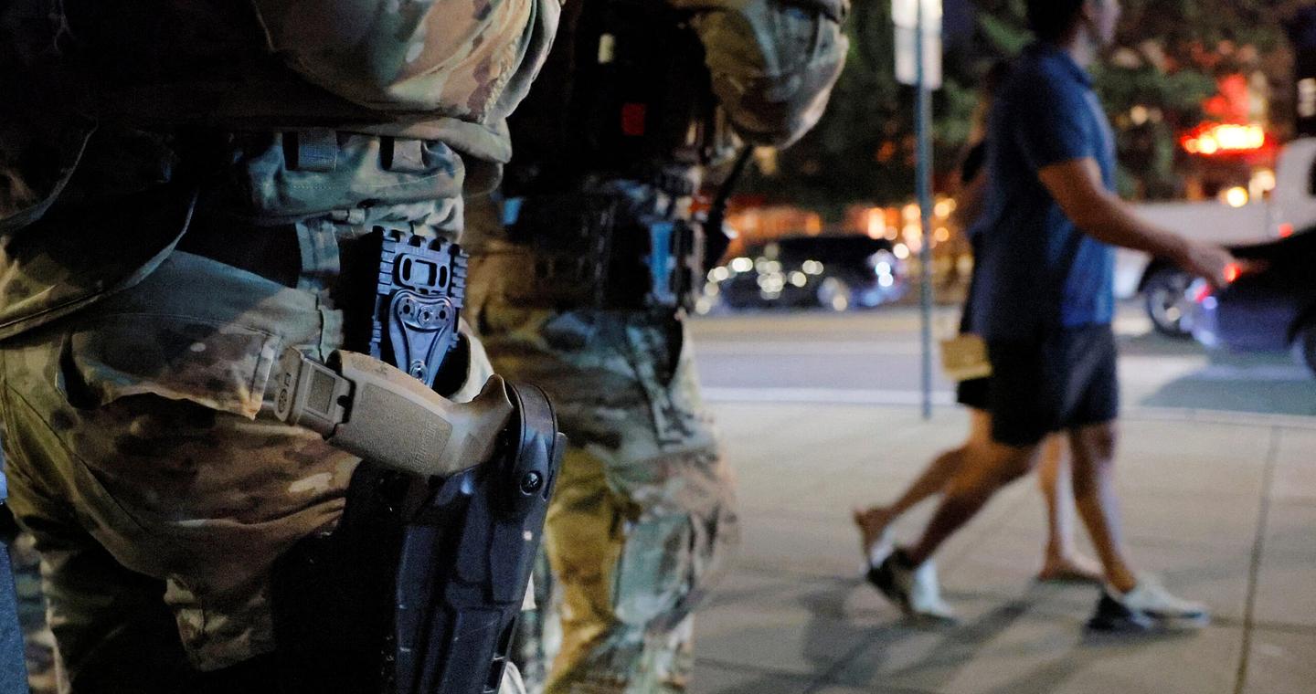 Σύγκρουση Τραμπ – Δημοκρατικών για την ανάπτυξη στρατού σε πόλεις των ΗΠΑ