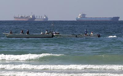 Τεταμένο κλίμα στα Στενά του Ορμούζ: Οι νέες αμερικανικές οδηγίες προς πλοία