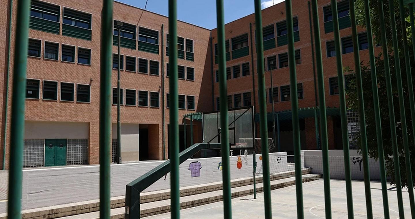 Κατάληψη στο 3ο ΕΠΑΛ Χαλανδρίου: Γονείς καταγγέλλουν τη διευθύντρια – Βάζει τα παιδιά να σκάβουν για να σβηστούν οι απουσίες τους