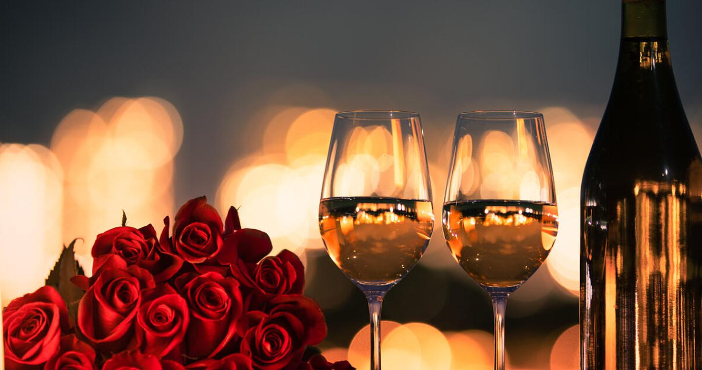 Γιορτάζουμε τον Άγιο Βαλεντίνο στην Αθήνα: 6 ιδέες για ρομαντικά δείπνα, brunch και staycation