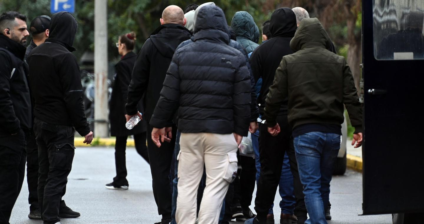 Κύκλωμα λαθραίων τσιγάρων: Στη φυλακή δύο από τους 26 κατηγορουμένους