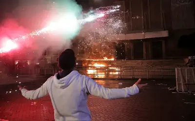 Χάος στα Τίρανα: Συγκρούσεις και βόμβες μολότοφ κατά της κυβέρνησης του Έντι Ράμα