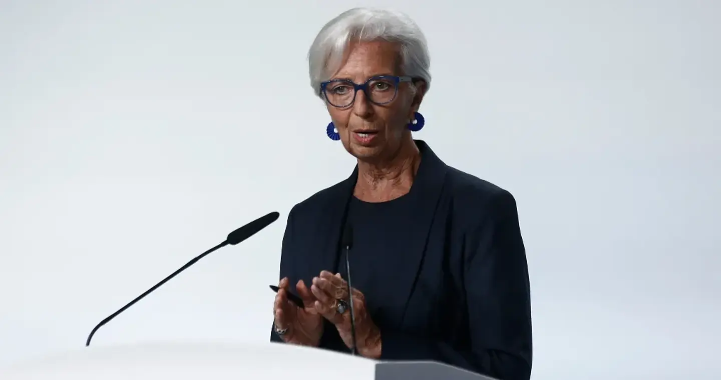 Λαγκάρντ: Αμετάβλητα επιτόκια όσο ο πληθωρισμός κινείται κοντά στο 2%