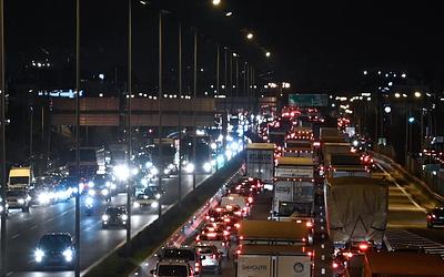 Εφιάλτης στον Κηφισό: Ουρές χιλιομέτρων μετά από τροχαίο στο ρεύμα προς Πειραιά