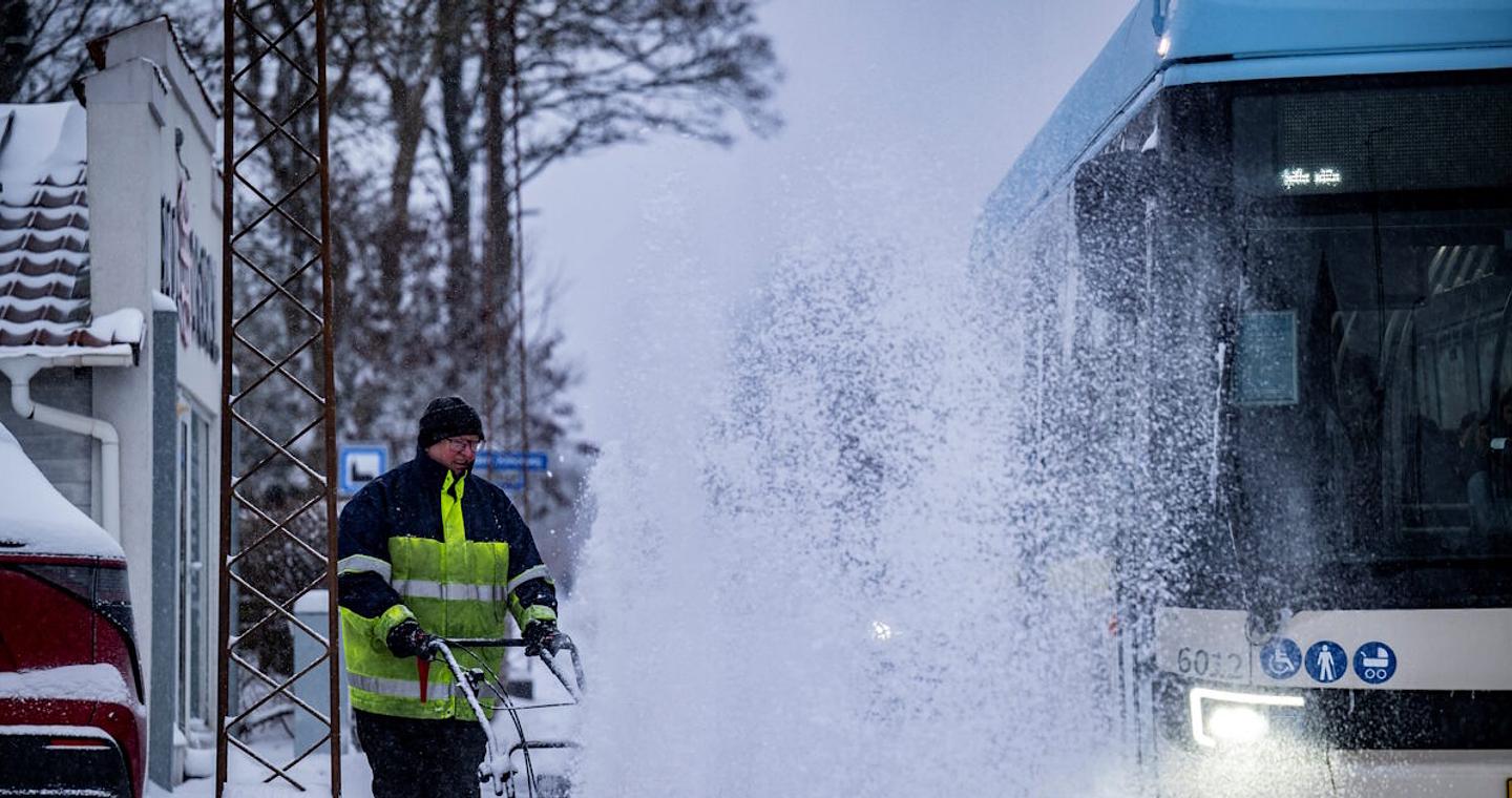 «Πάγωσαν» Δανία, Ρωσία, ΗΠΑ και Ιαπωνία - Εικόνες χάους στους δρόμους που «βούλιαξαν» στο χιόνι