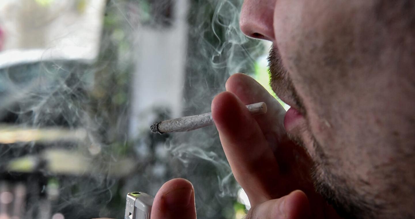 Τρίκαλα: Χειροπέδες σε 3 περιπτεράδες μετά την αυστηροποίηση του νόμου για πώληση αλκοόλ ή τσιγάρων σε ανήλικους