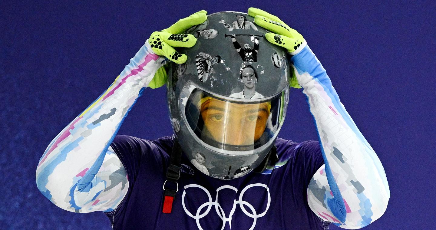 Χειμερινοί Ολυμπιακοί Αγώνες: Ουκρανός αθλητής αγωνίζεται με κράνος για τα θύματα του πολέμου