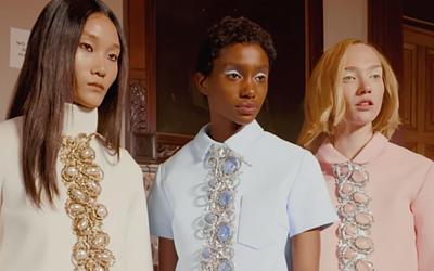 Marc Jacobs: Η ατμοσφαιρική επιστροφή στη Νέα Υόρκη που καθηλώνει τον πλανήτη