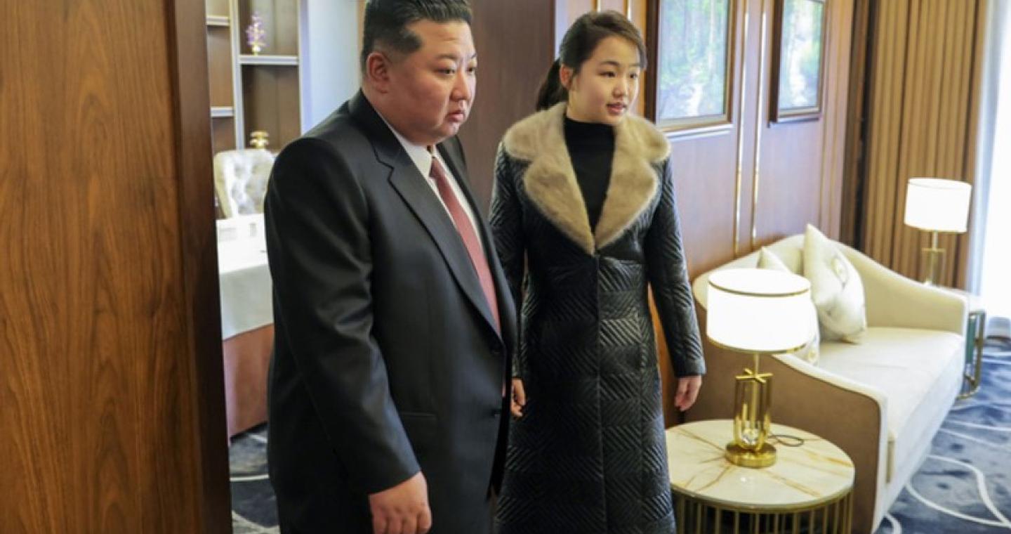 Ο Κιμ Γιονγκ Ουν ορίζει την κόρη του ως διάδοχό του - Τι γνωρίζουμε για την Κιμ Γιου Άε