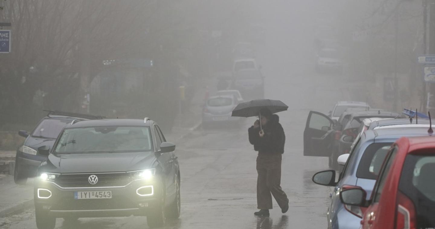 Επιμένει η κακοκαιρία και την Παρασκευή: Καταιγίδες, χαλαζοπτώσεις και ισχυροί άνεμοι