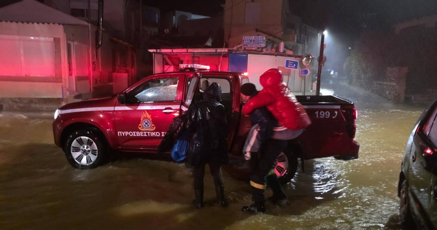 Κακοκαιρία: Μεγάλα προβλήματα σε Κρήτη και Χίο – Κατολισθήσεις, πλημμύρες και απεγκλωβισμοί κατοίκων