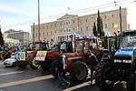 Η Αθήνα πολιορκείται: Οι αγρότες κατεβαίνουν με τρακτέρ στο Σύνταγμα