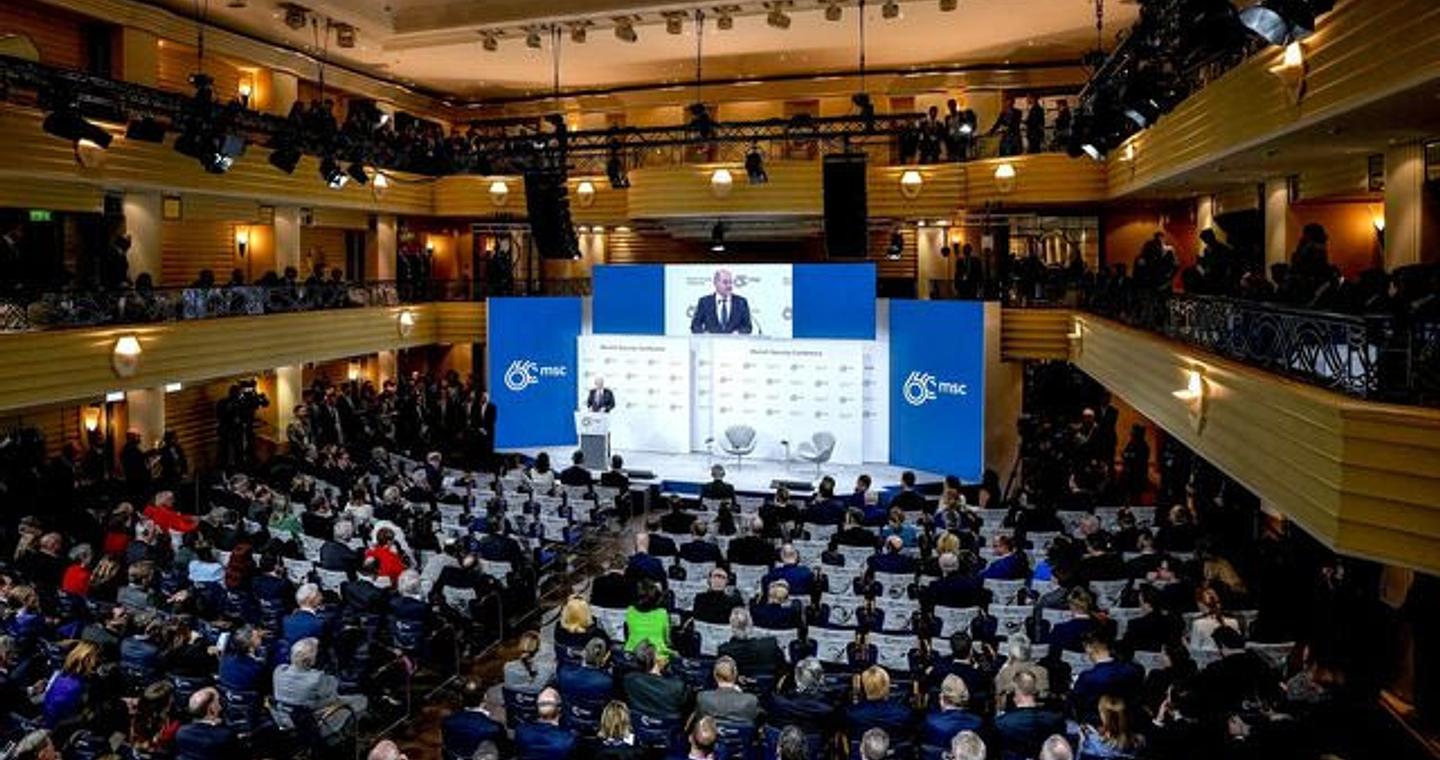 Στο Μόναχο οι Δημοκρατικοί στέλνουν μήνυμα στους Ευρωπαίους να αντισταθούν στον Τραμπ