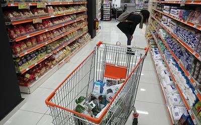 Νέο άλμα στην ακρίβεια: Ποια τρόφιμα «καίνε» τον οικογενειακό προϋπολογισμό
