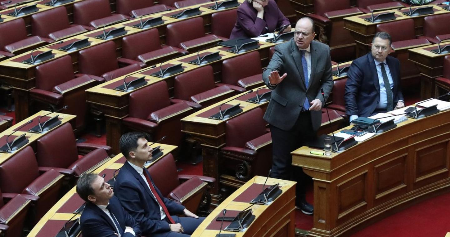Βουλή: Κρεσέντο Λαζαρίδη κατά ΠΑΣΟΚ – Θυμήθηκε τον Τσοχατζόπουλο για να αποφύγει τις νέες αποκαλύψεις