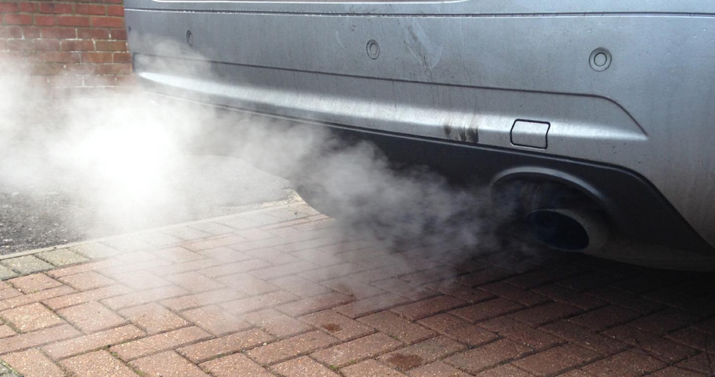 Ομπάμα: Λιγότερο υγιείς οι Αμερικανοί με την απόφαση Τραμπ για κατάργηση των περιορισμών στους ρύπους των οχημάτων