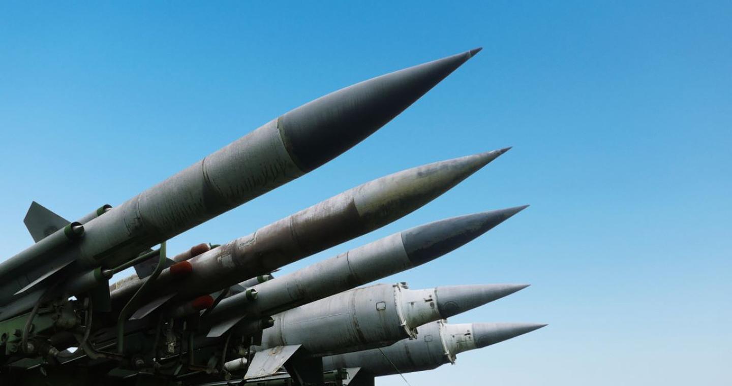 Bloomberg: Η Eυρώπη εξετάζει την ανάπτυξη πυρηνικού οπλοστασίου