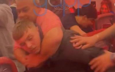 Τρόμος πάνω από τα σύννεφα: Η πτήση που μετατράπηκε σε αιματηρό ρινγκ