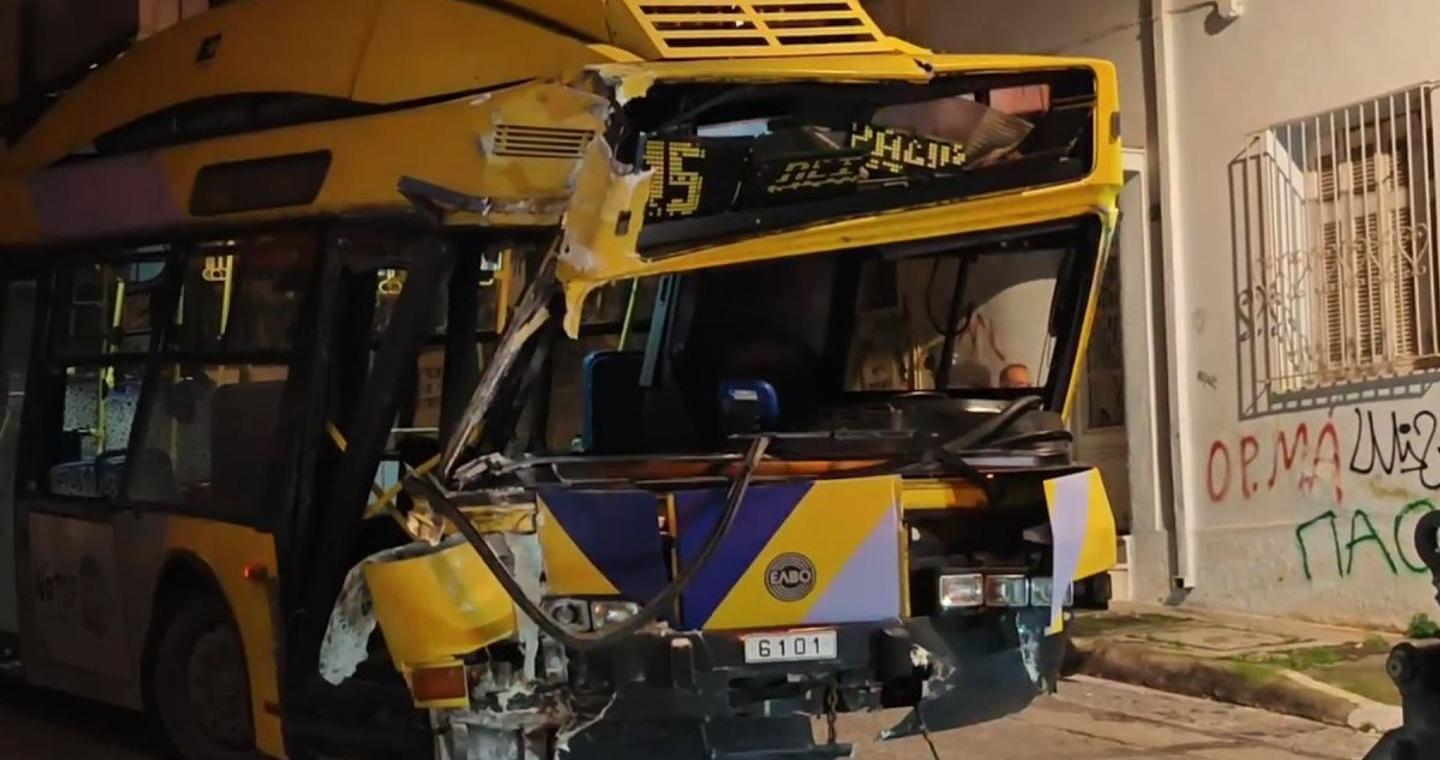 Τροχαίο με τρόλεϊ στα Άνω Πετράλωνα – Έπεσε πάνω σε πολυκατοικία