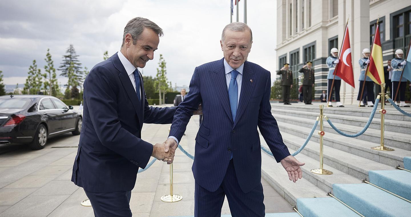 Μητσοτάκης – Ερντογάν: Αρρυθμίες στο παρά ένα της συνάντησης