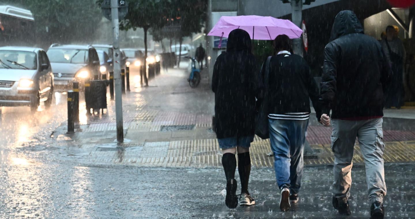 Έκτακτο δελτίο επιδείνωσης καιρού: Ισχυρές βροχές, καταιγίδες και πολύ ενισχυμένοι άνεμοι από το βράδυ