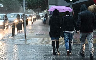 Δύο κύματα κακοκαιρίας σαρώνουν τη χώρα με νέα δεδομένα από την ΕΜΥ