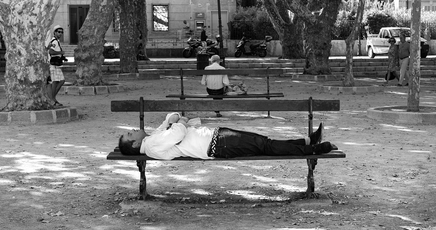 Η επιστήμη μίλησε: Αυτή είναι η πιο εξουθενωτική ηλικία στη ζωή του ανθρώπου