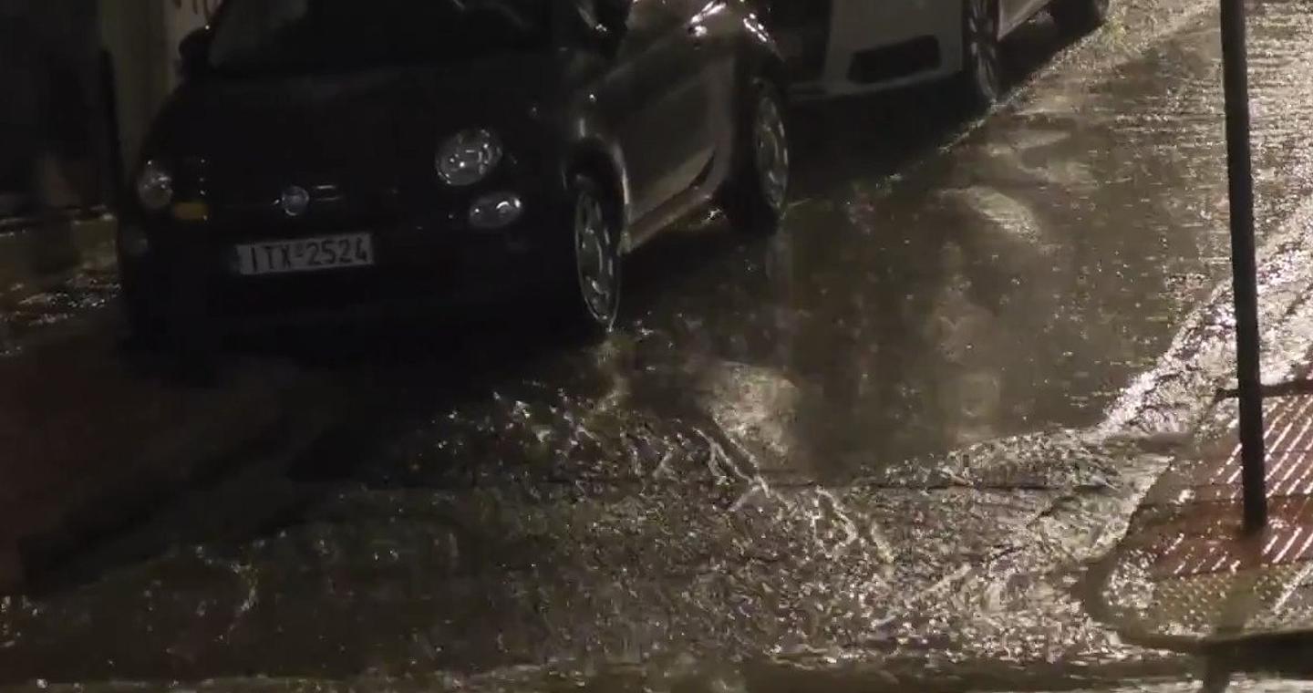 Κακοκαιρία: Υπερχείλισε ρέμα στο Πικέρμι – Καθίζηση στο Πολύγωνο – Διακοπές κυκλοφορίας