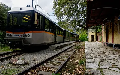 Θρίλερ στον Οδοντωτό: 77 επιβάτες εγκλωβισμένοι σε δύσβατο σημείο μετά από βλάβη