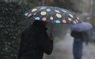 Σαρωτική καταιγίδα στην Αθήνα: Πώς το διπλό κύμα κακοκαιρίας αλλάζει την Τσικνοπέμπτη