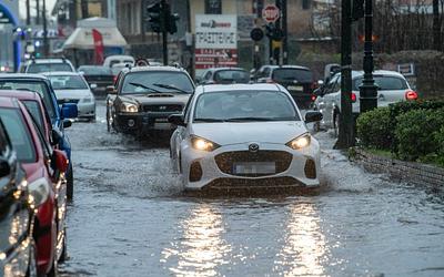 Αγριεύει ο καιρός: Πού θα χτυπήσουν καταιγίδες και χιόνια τις επόμενες ώρες