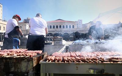 Τσικνοπέμπτη στην Αθήνα: Όσα έγιναν στο μεγάλο γλέντι που ξεσήκωσε την πόλη