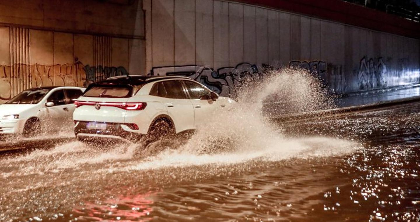 Καιρός: Νέο έκτακτο δελτίο της ΕΜΥ – Πορτοκαλί προειδοποίηση για ισχυρές βροχές και καταιγίδες από το απόγευμα