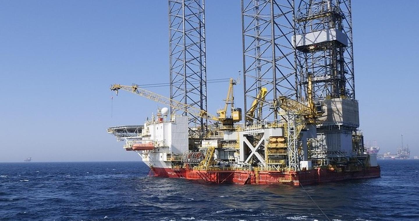 Chevron στην Ελλάδα: Τι φέρνει το νέο deal με ΗΠΑ στην ενέργεια και τι προσδοκά η Αθήνα