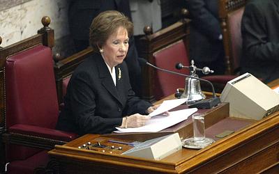 Έφυγε η Άννα Ψαρούδα-Μπενάκη: Η γυναίκα που έγραψε ιστορία στην ελληνική Βουλή
