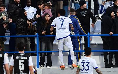 Ένταση στην Κηφισιά: Ποδοσφαιριστής έτρεξε στις κερκίδες να σώσει το παιδί του