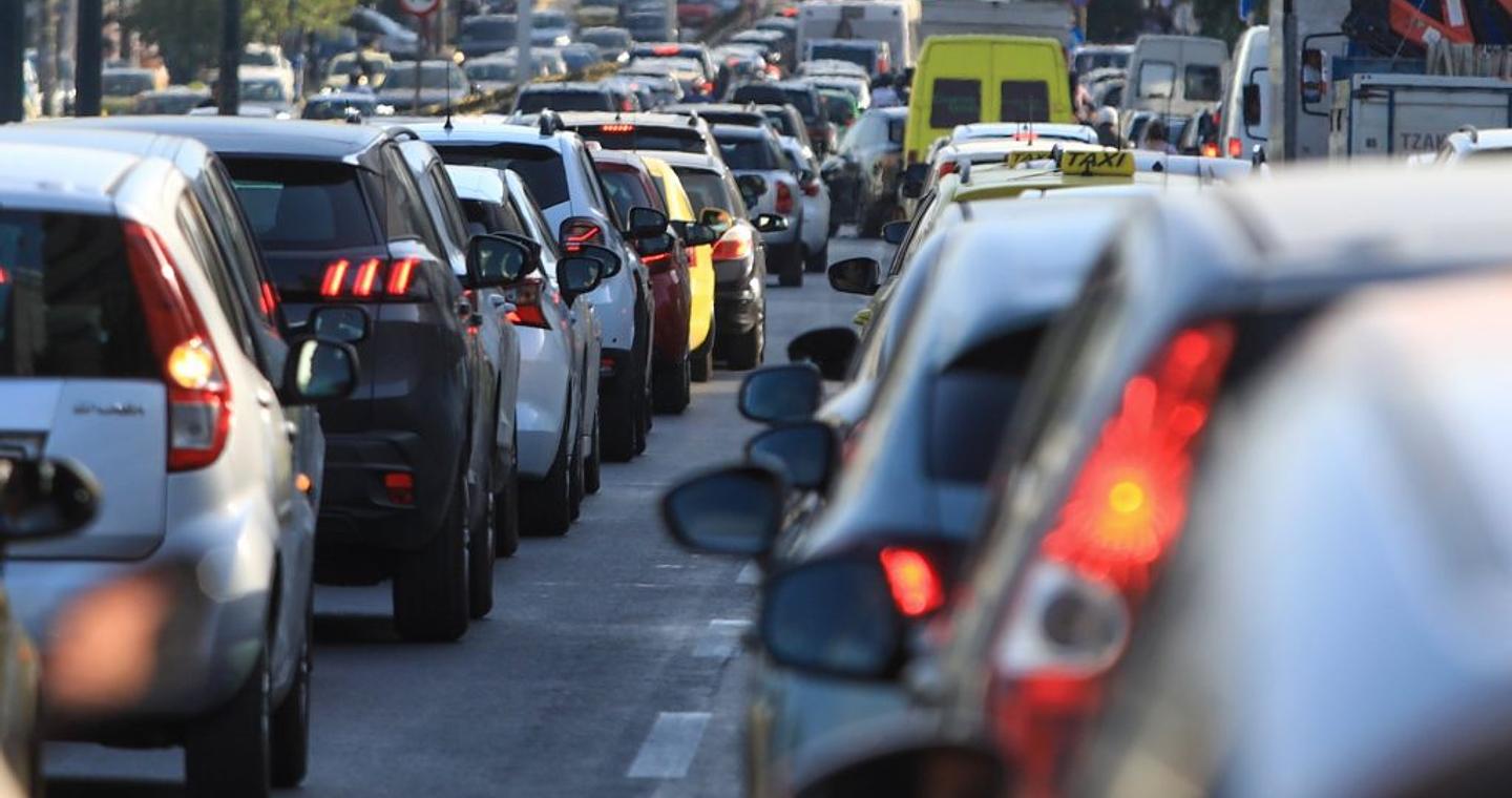 Ο καλός καιρός μπλόκαρε τους δρόμους – Πού υπάρχουν προβλήματα